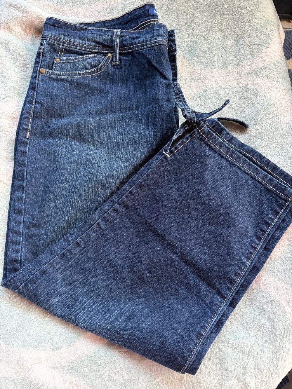 Women’s sz 14 Bandolino capri cropped jeans. Like new